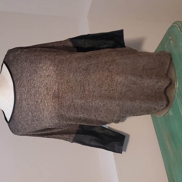 Large Green and Black faux leather sleeve H&M Top - Picture 1 of 3